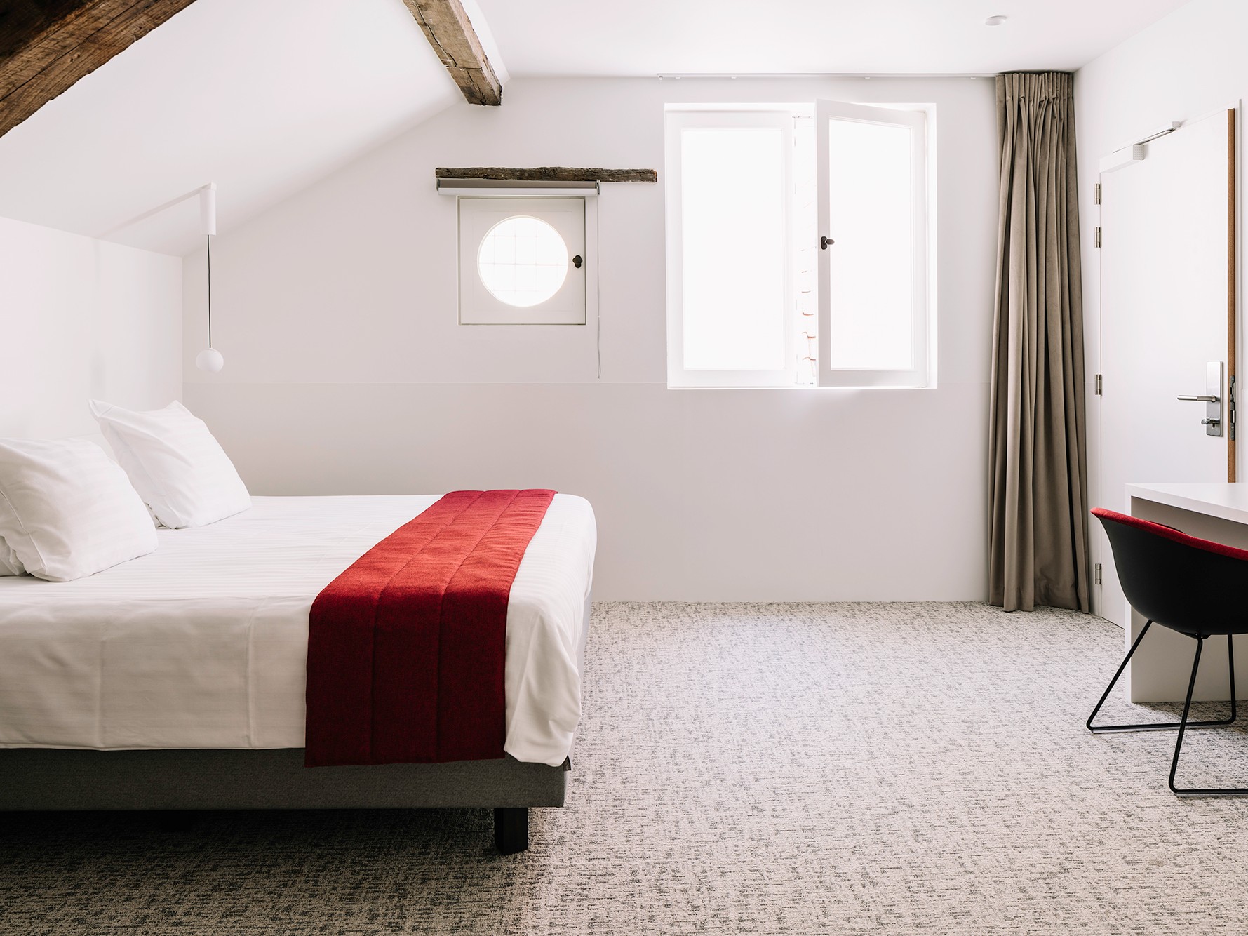 SUBTLY patterned carpet tile in hotel bedroom